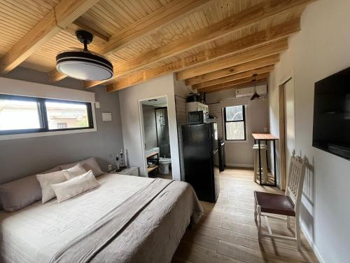 Giường trong phòng chung tại Posada Bliss