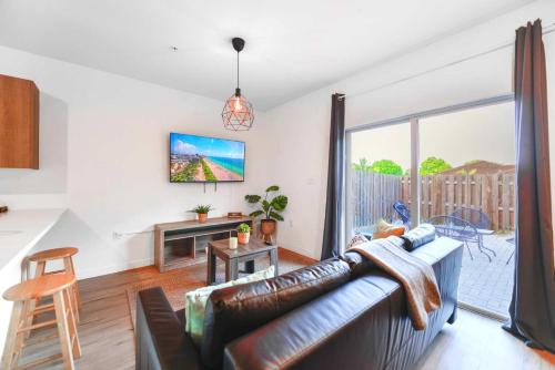 Spacious Townhouse W Free Parking photo 7