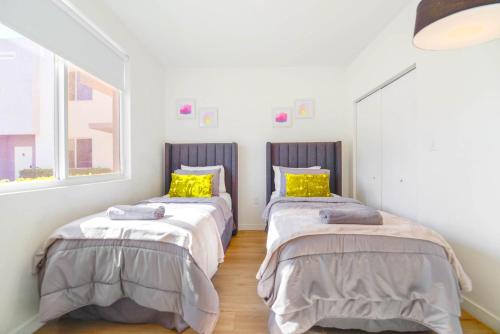 Spacious Townhouse W Free Parking photo 11