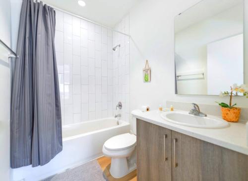 Spacious Townhouse W Free Parking photo 14
