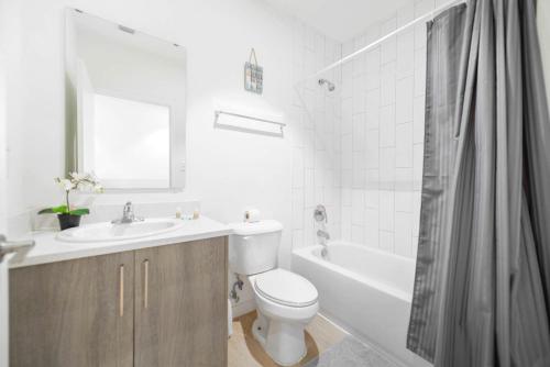 Spacious Townhouse W Free Parking photo 15