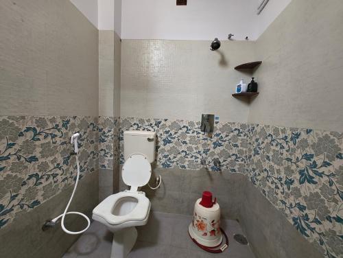 Ένα μπάνιο στο Galaxy Homestay Mysore 4bhk - Family friendly