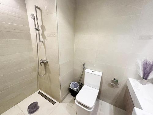 Et badeværelse på studio with Dubai Burj Khalifa view in Al Jadaf