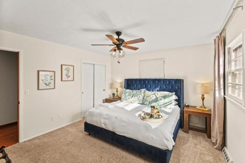 En eller flere senge i et værelse på ICT Bunkhouse