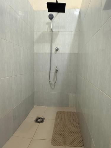 Un baño de East Legon Self-Contained Unit, Greater Accra