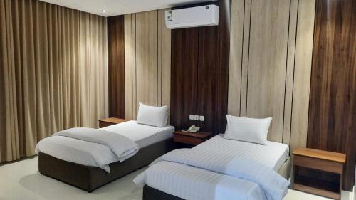 Postel nebo postele na pokoji v ubytování فندق صحاري نجران