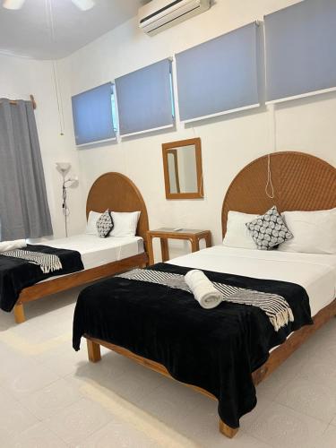 Postel nebo postele na pokoji v ubytování Mittoz House with beach access in Holbox downtown