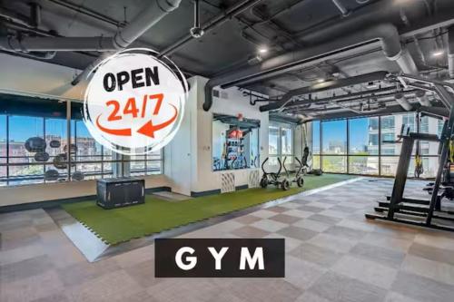 Fitness centrum a/nebo fitness zařízení v ubytování Amazing Townhome in Indy - Free Parking and Gym