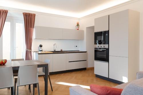 Køkken eller tekøkken på Belvedere 237 Lakeview Terrace Luxury Apartment