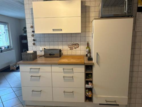 Kuchyň nebo kuchyňský kout v ubytování Gemütliches Zimmer im Pfälzer Land Zimmer Nr 3