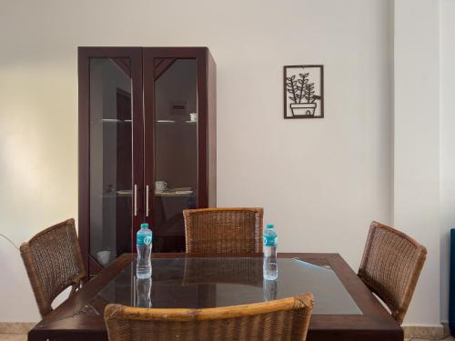 1037 · Cozy 2BR Townhouse with Private Backyard