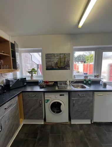 Contractor & Family Sleeps 5 Bham HS2 Parking for 3 photo 28
