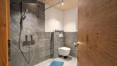 Koupelna v ubytování Bungalow in ruhiger Sonnenlage direkt am Lechweg