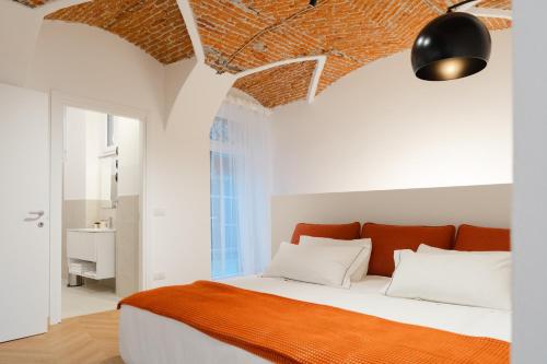 En eller flere senge i et værelse på Belvedere 237 Lakeview Terrace Luxury Apartment