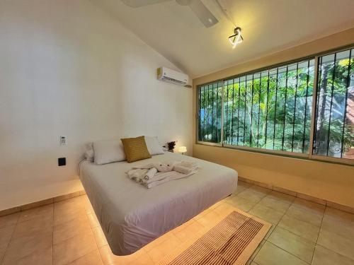 En eller flere senge i et værelse på Casa Amanecer