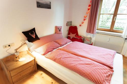 Postel nebo postele na pokoji v ubytování Haus Bergidyll 2-Raum-Wohnung Hüttenzauber