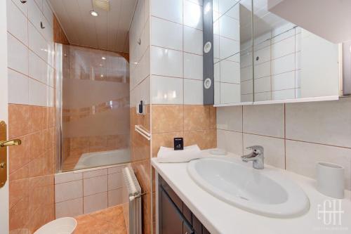 Et badeværelse på Le Chapala - Hyper Centre - 4 V - Wifi