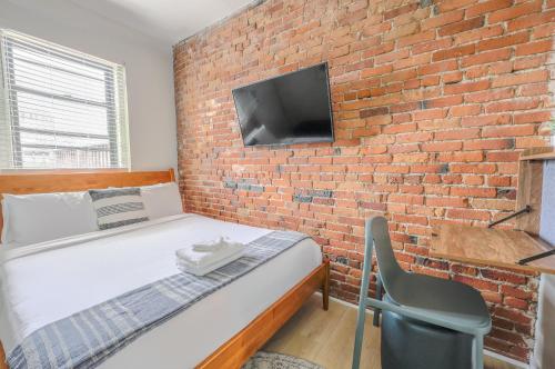 Et tv og/eller underholdning på Stylish South End Studio