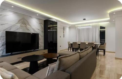 Luxury 3BR Apartment in Almaza