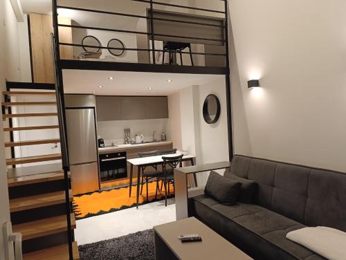 The Loft Thessaloniki - Explore The Center on Foot - Stylish Central Loft - Walk to Heart of the City