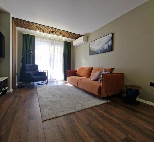 Et opholdsområde på By The Pool Apartments #7