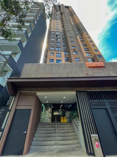 a building with stairs leading up to a building at Sabaneta, aparta Loft, excelente Ubicacion, Wifi in Sabaneta