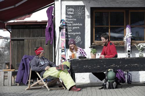a group of people sitting in chairs at a table at alpen select lodge Kleinwalsertal in Riezlern