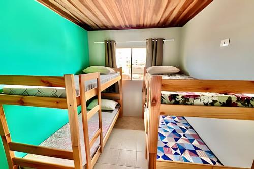 En eller flere senge i et værelse på #MaTinhoSéMassa# Com 02 Quartos Top C/ TV e Wi-Fi