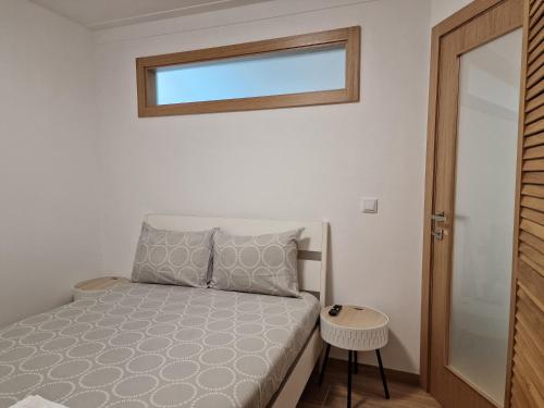 Pretty flat with terrace, air cond, free parking, by Porto with Love LDA