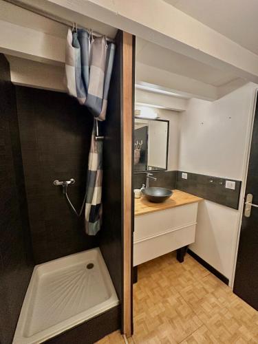 Ένα μπάνιο στο Logement cocooning Aix en Provence Cours Mirabeau