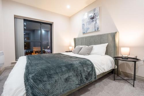 Postel nebo postele na pokoji v ubytování Stylish City-Centre Apartment - Sleeps 4 - Leeds