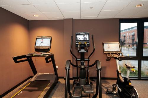 Stylish Modern 2Bed Apartment - Free Parking&Gym photo 24