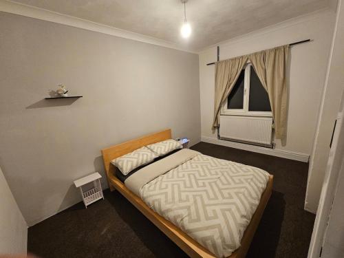 En eller flere senge i et værelse på Maes Hyfryd