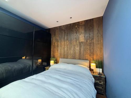 En eller flere senge i et værelse på Sought After Studio Overlooking Portobello Road