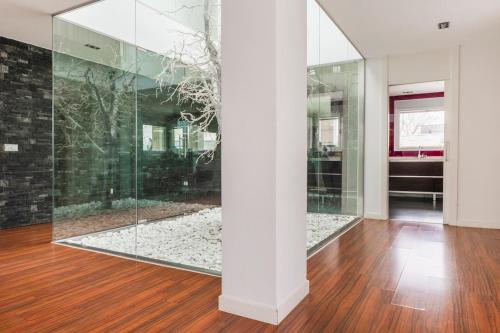 Koupelna v ubytování Chalet de diseño con piscina privada