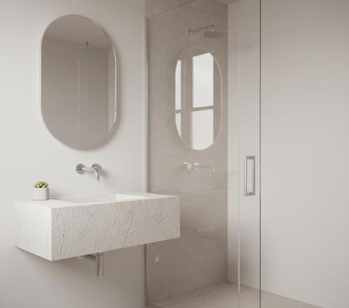 锡瓦斯Lityum S Hotel的一间白色浴室，配有洗手池和镜子。