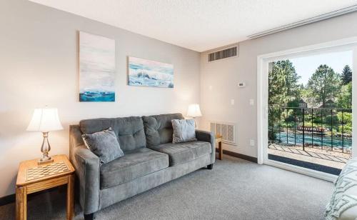 Posezení v ubytování Ground Floor Studio On The Riverfront