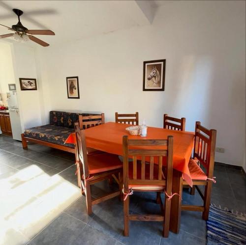 Khu vực ghế ngồi tại Bungalows Amancay