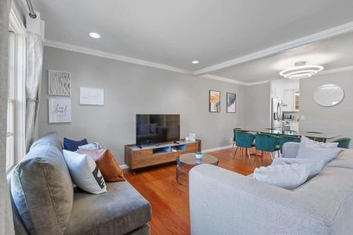 Et tv og/eller underholdning på Marbella Lane - Buckingham Place Laundry P