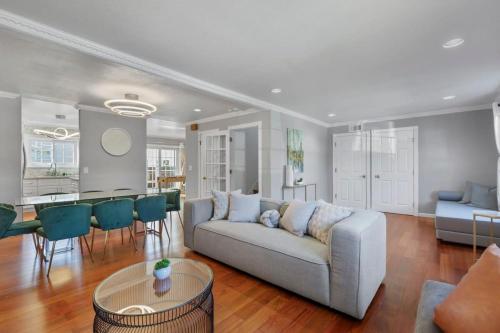 Et opholdsområde på Marbella Lane - Buckingham Place Laundry P