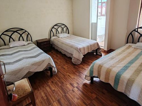 Ένα ή περισσότερα κρεβάτια σε δωμάτιο στο Hostal Edén
