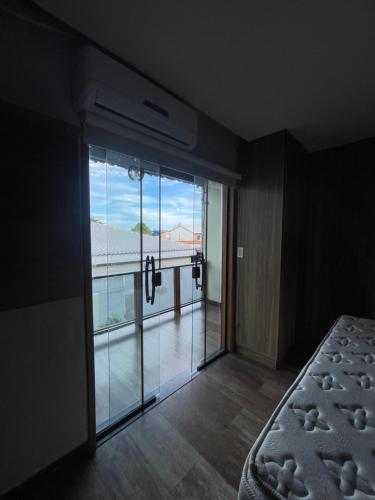 En eller flere senge i et værelse på Casa Alto Padrão Palmeiras