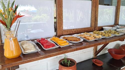 Đồ ăn tại/gần nhà khách