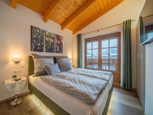 Postel nebo postele na pokoji v ubytování Liftblick Rauris