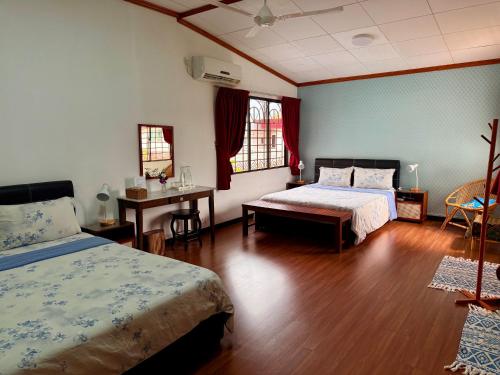 Postel nebo postele na pokoji v ubytování HAKS Boutique B&B with Pool & Farm-to-Table Dining