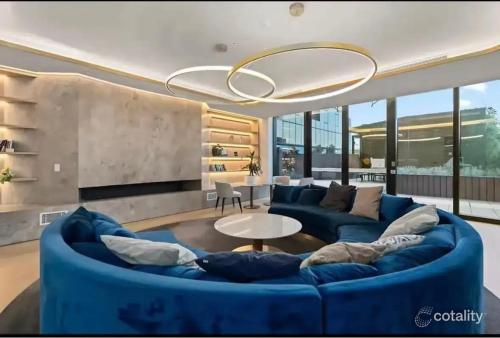 Billede fra billedgalleriet på Luxury 2B2B Apartment Sky One Box Hill i Box Hill