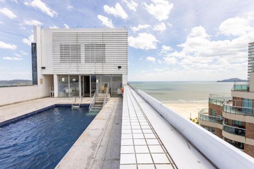 Bazén v ubytování Pé na Areia 1 min da Praia Piscina com Vista nebo v jeho okolí