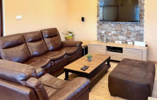 Et opholdsområde på Beautiful Home In Hrvace With Wifi