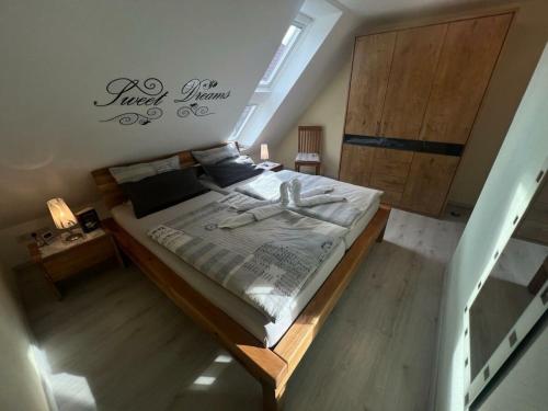 Postel nebo postele na pokoji v ubytování Holiday home with 2 bedrooms