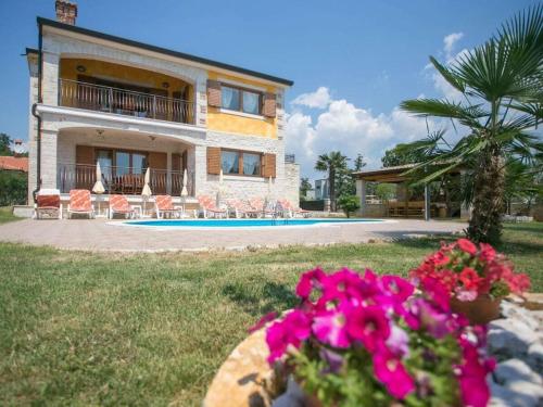 Holiday home in Pore with swimming pool